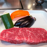 けやき坂 - 本日の国産牛 サーロイン80g 焼き野菜添え 沖縄県産 石垣島 海水塩