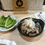 もつ焼 高賢 - スプーンがわり。ピーマン¥180