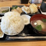 わ楽 - ご飯　盛り形は同様に　量は少し減らして