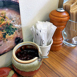 コッテジ - 卓上に常備された調味料類（２０１４年９月）