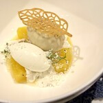 SALONE 2007 - 【ドルチェ】パイナップル　アグロフォレストリ　バニラ　★とても甘みの強いパイナップルです。バニラのパンナコッタや､サクッとしたスパイスチュール､ジェラートはヴィンサントのジュレを使っています。