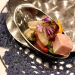 SALONE 2007 - 【十勝ロイヤルマンガリッツァ豚　クッキアイオ】　★フルーツトマトの酸味のある濃厚なジェラート｡マンガリッツァ豚や､アクセントにピンクペッパーとアーモンド｡凄く凄く美味しい！