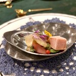 SALONE 2007 - フルーツトマトやマンガリッツァ豚､アーモンド､エシャロットの酢漬け等､味も食感も色々ですが､一緒になると豊かな味わいでした｡とてもとても美味しいです。