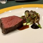 SALONE 2007 - 柔らかくてジューシーなお肉に、バターソテーしたキノコは間違いなくおいしいです｡