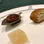 SALONE 2007 - スプーンのチョコレート菓子が美味しかったです。サクサククッキーは､シナモンやコショウ等の味付けです。ゼリーはフルーティーでした｡色々な味を愉しむ事が出来ます。