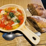 食堂endo - 海老とトマトのアヒージョ