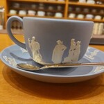 ホシヤマ珈琲店 - ウェッジウッドのブルージャスパーウェアでお願いしました。