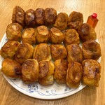 ホワイト餃子 - 3人前24個をお皿に並べます。