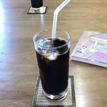 まねきショップ - ドリンク写真:アイスコーヒーと鹿島御児神社の御朱印帳