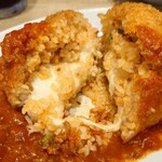 カプリチョーザ トマト＆ガーリック - シチリア風ライスコロッケ断面
