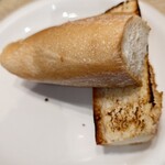 カプリチョーザ トマト＆ガーリック - パン