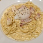 カプリチョーザ トマト＆ガーリック - カルボナーラ＋トッピング半熟卵