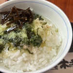 そば工房 木の香 - わさび飯は出汁汁をかけて食べます