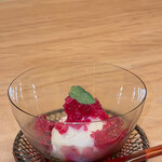 ますます増田 - 白桃アイスに赤紫蘇ゼリー