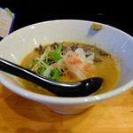 鶏炭火焼らーめん 700円