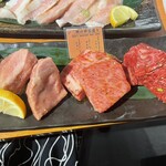 炭火焼肉ぐら - 憧れ(ˊo̴̶̷̤⌄o̴̶̷̤ˋ)の三種の神器盛り ¥4158