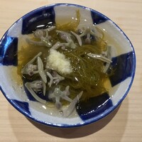 千住 しげ - もずくじゅんさい