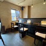 カリーヤ！コング - お店の内観　7席の小さなお店