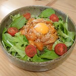 いわて屋 - サーモンユッケサラダ