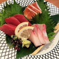 大山鶏と鮮魚 居酒屋 まいか - お造り三種盛り合わせ