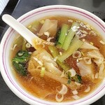 新華 - 五目焼きそばランチセットのワンタンスープ
