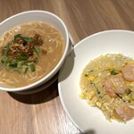 鼎泰豐 - ハーフのえび入りチャーハンてタンタン麺