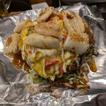 粉ひで - お好み焼きスペシャル。このイカの量も素晴らしい。