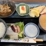 鮮魚酒場 紬季 - 日替わり    鰯梅煮   ブリの塩焼き  ミニ刺身