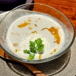 Madam My modern thai vietnamese - マンゴーとココナッツミルクのチェー、美味いに決まってる笑