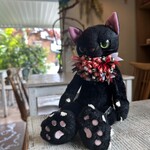 Natural Cafe Iina - 店内(ネコは私物)