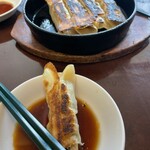 同心居 - 鉄板焼き餃子小　5個入り　770円