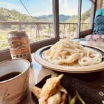 奥武蔵美晴休憩所 - 料理写真:うどんとビール