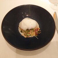ル・シュバリエ - ホタテと白桃のカルパッチョ グレープフルーツの泡