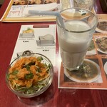 インド・ネパールレストラン プルナディープ - サラダとラッシー