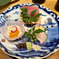 猩々 - 三ノ皿  本日のお造り盛り合わせ (本鮪、羽太、雲丹)
                    2025年6月25日