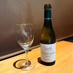 いざかや しん - フランス産白ワインのシャブリ ウィリアム・フェーブル2023年ハーフボトルです(o^^o)