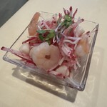 銀座スイス 本店 - 海老と小柱の大根サラダ