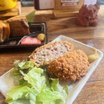 沖縄酒場ハイサイ - アグー豚の肉汁メンチカツ