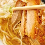 煮干しラーメン山岡家 - 持っただけで崩れるほどとても柔らかいチャーシュー