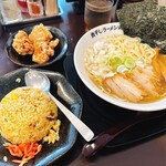 煮干しラーメン山岡家 - “あっさり煮干し塩ラーメン”“ミニチャーハン”“からあげ3コ”