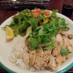 ラグ カフェ - 蒸し鶏御飯[海南鶏飯]＋サラダ付き