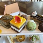 クラブインターコンチネンタルラウンジ - 上段はデザート系