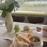 レ・カドゥ・サンセ - 食べやすくペーパーに包んで下さって感謝！