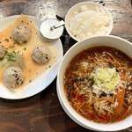 羽根つき焼き小龍包 鼎's - 