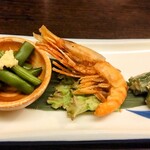 和食処 大ばん - お通し：いんげん、シマエビの唐揚げ、オクラの味噌漬