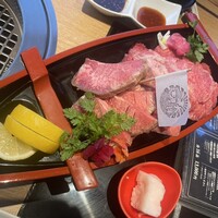 仙台牛と牛たん 肉のいとう 名駅三丁目店 - 少なく見えて結構あります