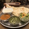 インド料理 ムンバイ - カレー2種、ナン、バスマティライス、サラダ