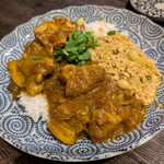 サケトメシ - ミャンマーチキン・ポーク・マッサマンキーマ