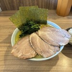 ラーメン 清水家 - ラーメン中にチャーシュー
