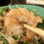 カオマンガイ - パッタイのエビ、デカい